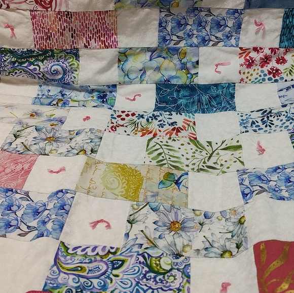 Handmade patchwork tied vintage lap quilt - Picture 5 of 9